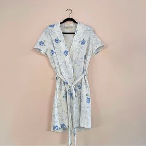 Vintage 70’s 80’s Diamond Tea White Floral Robe